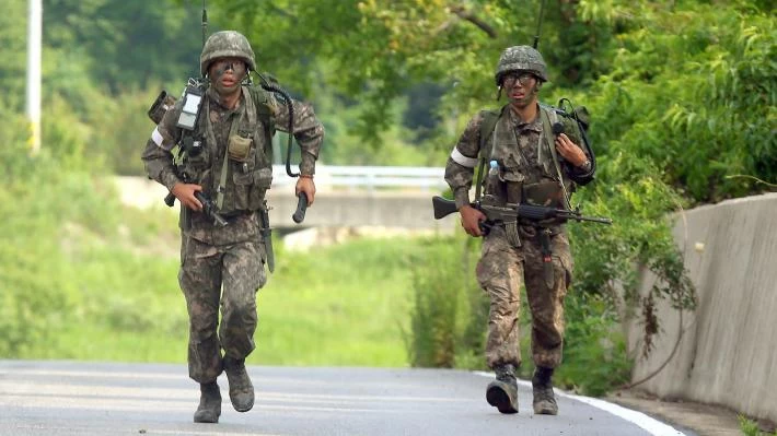 Νέο αυτοκινούμενο όλμο των 81 χιλιοστών ενέταξε σε υπηρεσία ο Νοτιοκορεατικός Στρατός